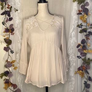 American Eagle Cream 3/4 Sleeve Lace Detail Top Size Small